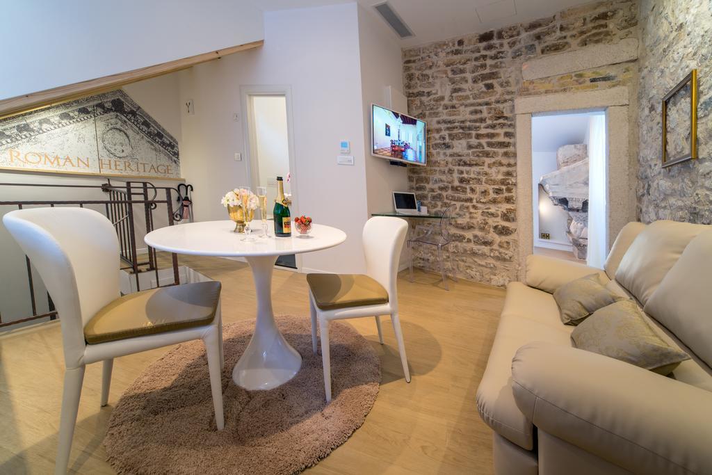 Apartment Roman Heritage Split Room photo