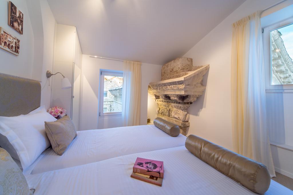 Apartment Roman Heritage Split Room photo